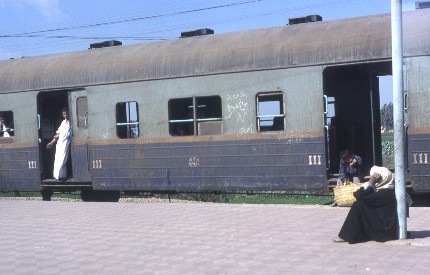 Vallée du Nil, train en gare