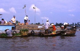 Marché flottant à Cai Rang, Delta du Mékong, Vietnam